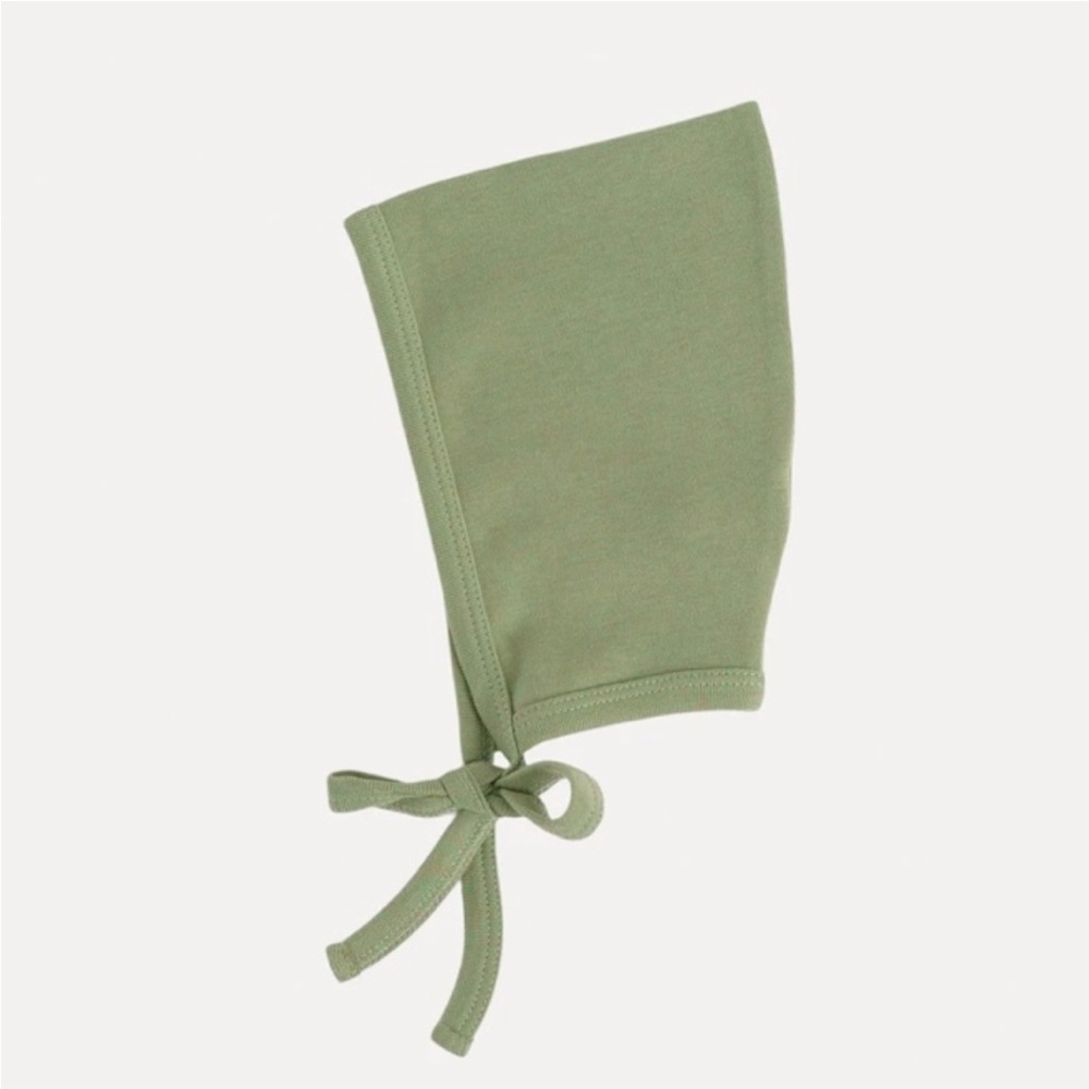 Kate Quinn elf hat